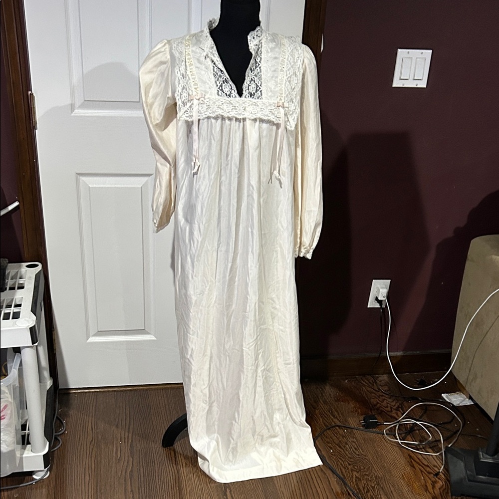 Vtg Christian Dior blush pink white lace Victorian Nightgown M-L